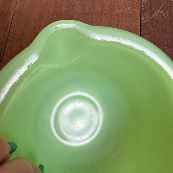 VTG 1940s McKee Green Vaseline Uranium Jadeite Milk Glass 6 inch Mixing Bowl - Picture 8 of 9
